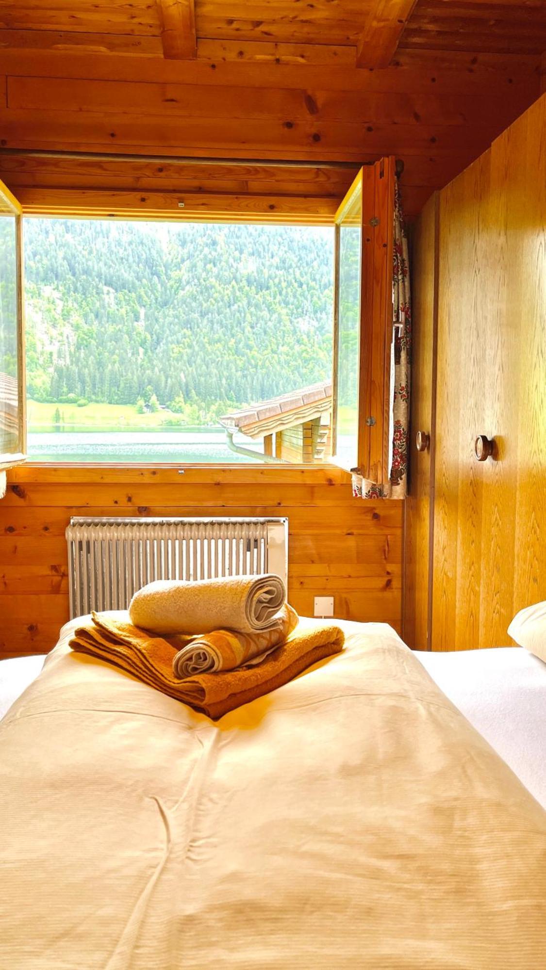 Chalets Zoehrer - Wohnen Am Wasser Weissensee Szoba fotó